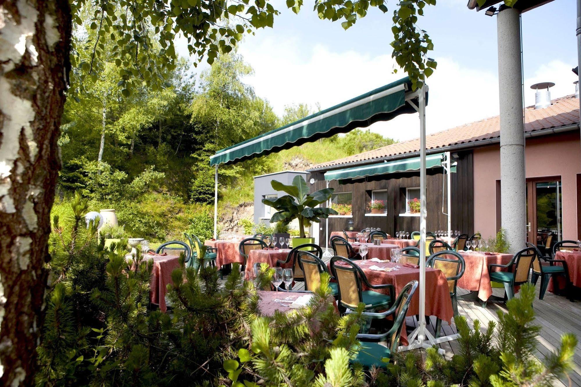 Hotel Restaurant La Tour Dunières Exterior foto